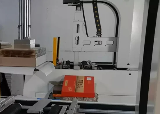 Automatico rigido.  Box Machine, la macchina termina la formazione della scatola in soli 3 secondi.